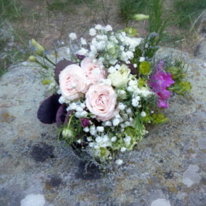 Bouquet dans dalle pierre